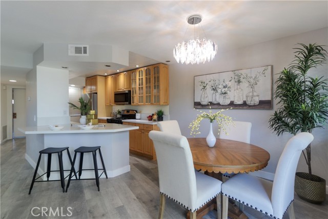 Detail Gallery Image 2 of 40 For 302 San Nicholas, Laguna Beach,  CA 92651 - 2 Beds | 2/1 Baths