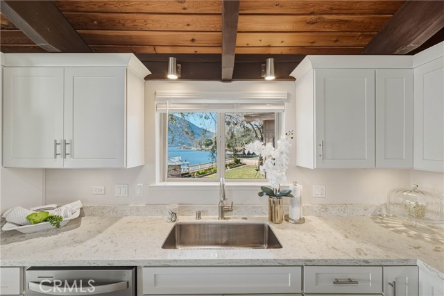 Detail Gallery Image 10 of 61 For 10165 Lakeshore, Clearlake,  CA 95422 - 4 Beds | 3 Baths