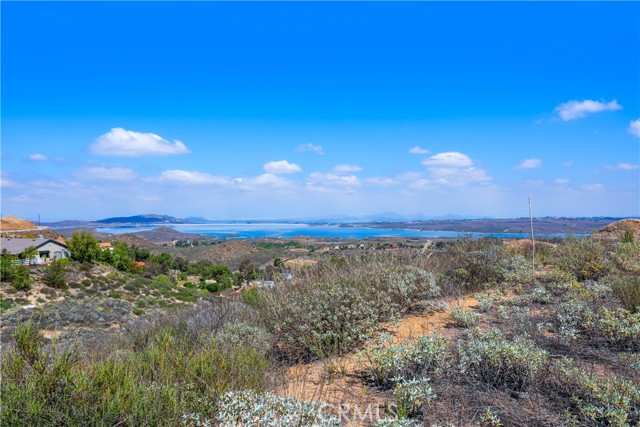 21475 Ridgedale Drive, Lake Mathews CA: https://media.crmls.org/medias/d741f473-6ae8-4456-9cc4-17a393406be2.jpg