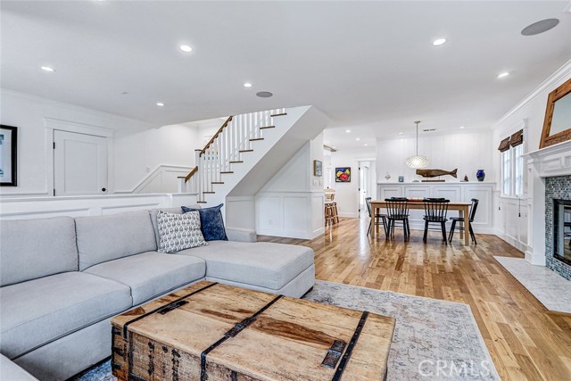 Detail Gallery Image 13 of 42 For 1717 Pacific Ave., Manhattan Beach,  CA 90266 - 4 Beds | 3 Baths