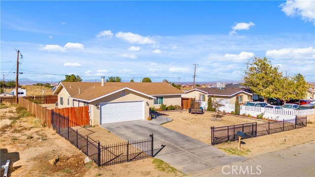 Detail Gallery Image 3 of 34 For 7353 Landis Dr, California City,  CA 93505 - 3 Beds | 2 Baths