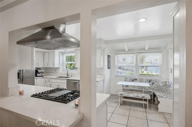 Detail Gallery Image 12 of 28 For 23818 Oxnard St, Woodland Hills,  CA 91367 - 3 Beds | 3 Baths