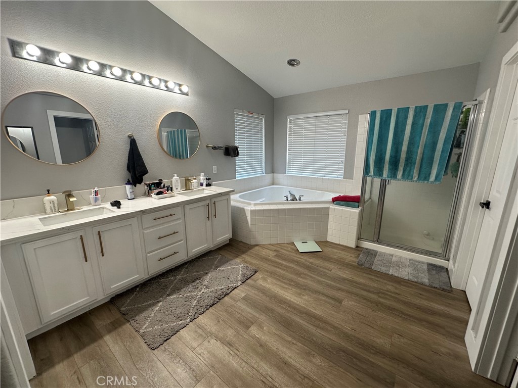https://media.crmls.org/medias/d742a4bd-cac9-4bc3-b1ca-73600dad6b44.jpg?preset=X-Large
