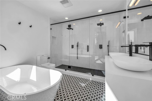 Detail Gallery Image 16 of 28 For 1531 Wellesley, Los Angeles,  CA 90025 - 4 Beds | 3 Baths