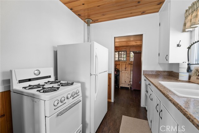 Detail Gallery Image 9 of 14 For 336 Big Bear Trail, Fawnskin,  CA 92333 - 1 Beds | 1 Baths