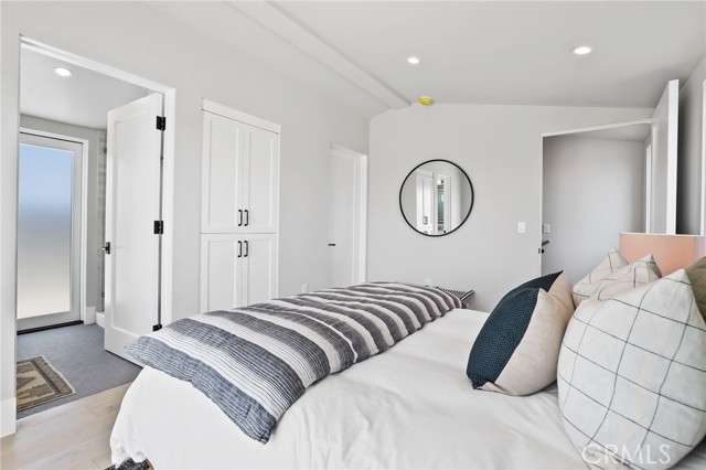 825 W Bay Avenue, Newport Beach CA: https://media.crmls.org/medias/d7440d4a-14e5-4a50-8a40-f7182b6aa901.jpg