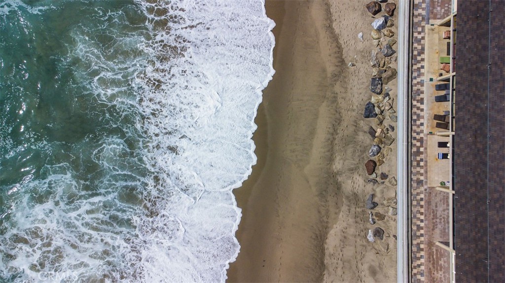 https://media.crmls.org/medias/d7444542-f43e-4793-954d-129c0cbe1a0e.jpg?preset=X-Large