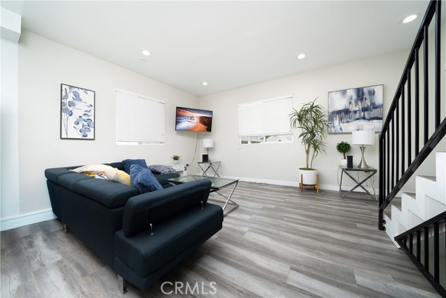 1805 S New England Street, Los Angeles CA: https://media.crmls.org/medias/d744b14e-1596-43c5-acec-b560226bdd54.jpg