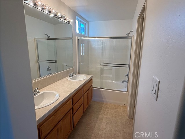 Detail Gallery Image 10 of 19 For 10918 Thunder Falls Ave, Bakersfield,  CA 93312 - 3 Beds | 2 Baths