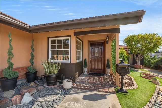 Detail Gallery Image 2 of 35 For 2126 E Monroe Ave, Orange,  CA 92867 - 5 Beds | 2 Baths