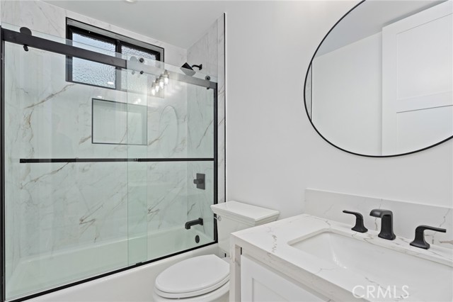 Detail Gallery Image 38 of 44 For 110 S Irena Ave #B,  Redondo Beach,  CA 90277 - 3 Beds | 4/1 Baths