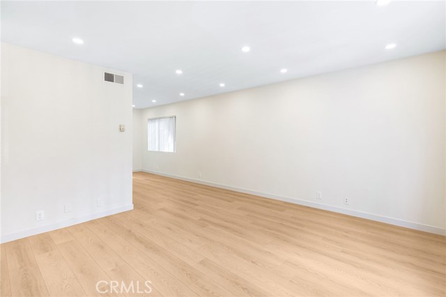 Detail Gallery Image 4 of 19 For 333 Riverdale Dr 1a,  Glendale,  CA 91204 - 2 Beds | 1/1 Baths