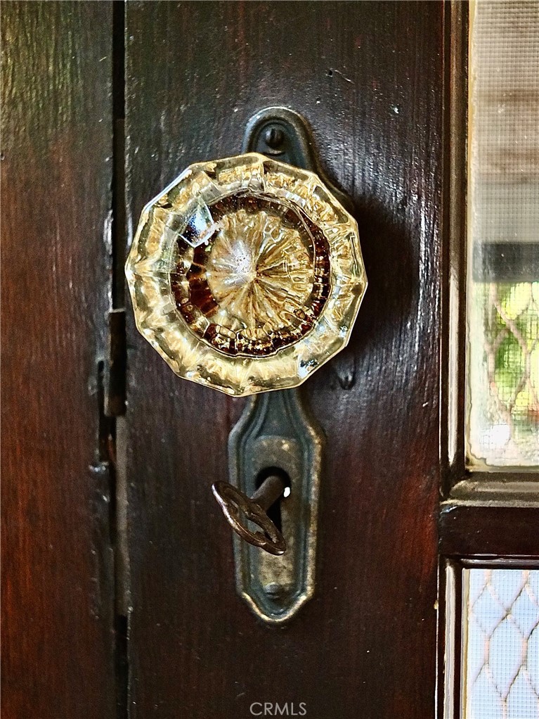 https://media.crmls.org/medias/d746ebdd-3bb9-4fc5-bc9a-1f91d8762090.jpg?preset=X-Large