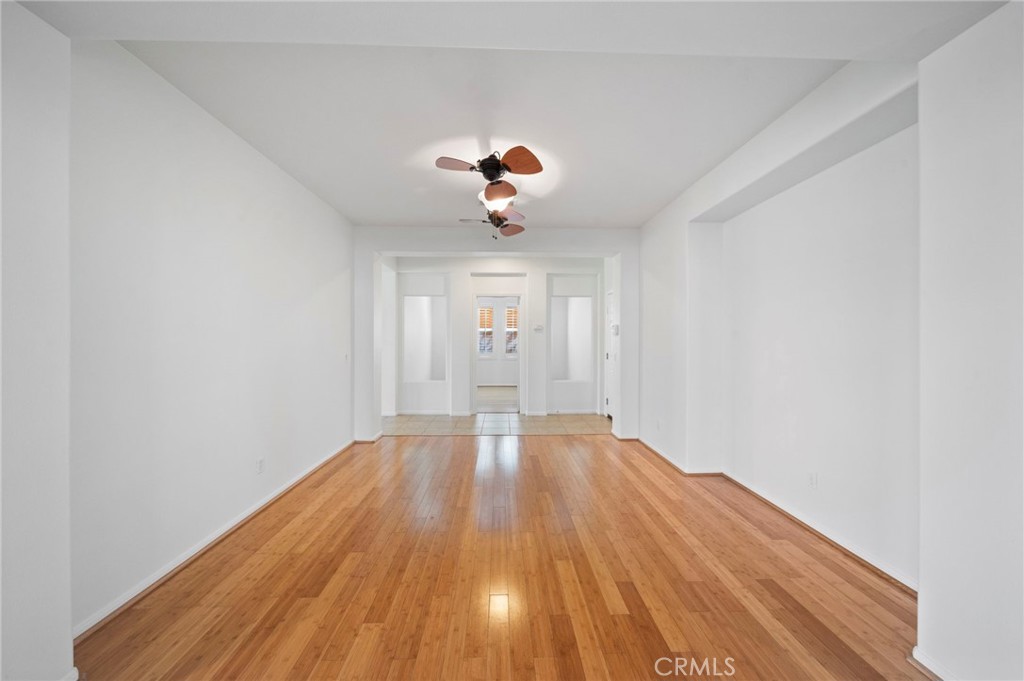 https://media.crmls.org/medias/d7470e13-87db-44c0-bf9f-0a151794b3a2.jpg?preset=X-Large