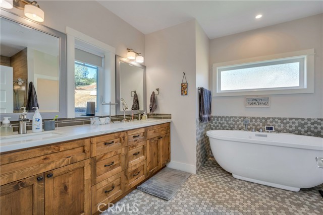 Detail Gallery Image 21 of 62 For 19810 Jaclyn Dr, Middletown,  CA 95457 - 4 Beds | 4 Baths