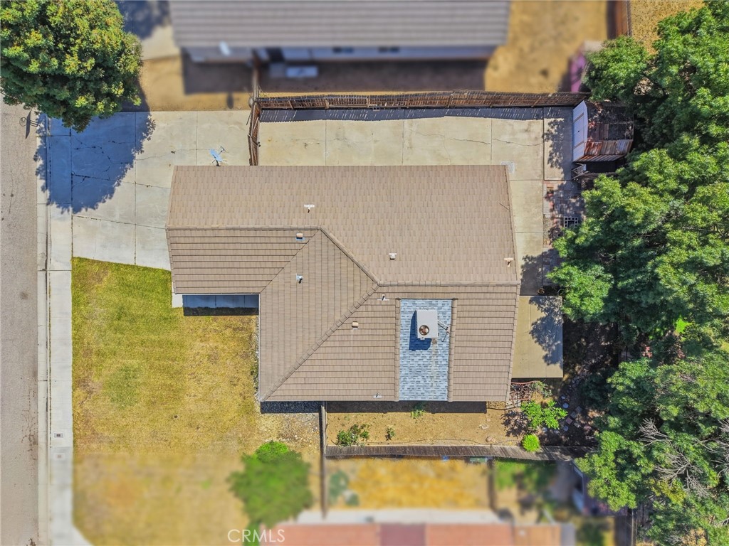 https://media.crmls.org/medias/d7498f80-f2b2-46e5-bb8b-b57be2208902.jpg?preset=X-Large