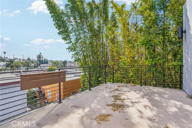 Detail Gallery Image 31 of 34 For 542 N Commonwealth Ave, Silver Lake Los Angeles,  CA 90004 - 3 Beds | 2/1 Baths