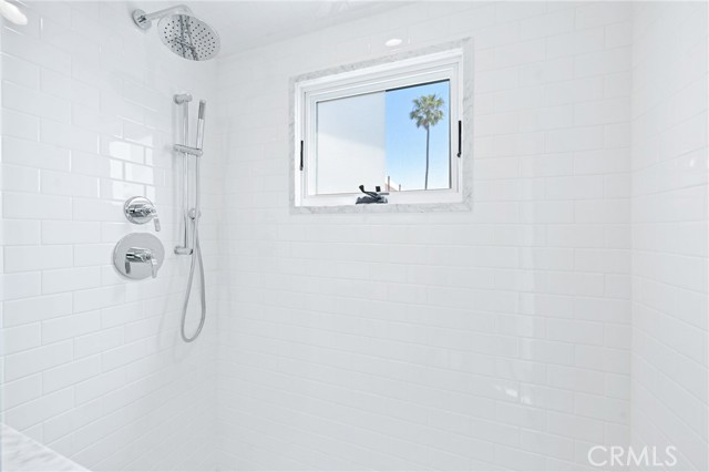 360 Cliff, Laguna Beach CA: https://media.crmls.org/medias/d749cb43-8019-425b-9d07-c2e72711d275.jpg