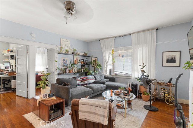 905 915 Cherry Avenue, Long Beach CA: https://media.crmls.org/medias/d74a7b23-daf1-4edd-82d5-4b3616076d66.jpg