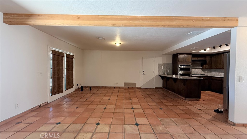 https://media.crmls.org/medias/d74c3fac-c242-47da-8cdb-68f5e414a13a.jpg?preset=X-Large
