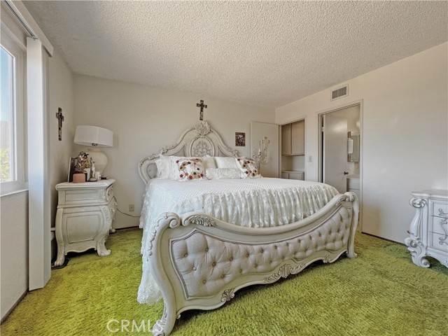 6426 Calle Pavana, San Diego, California 92139, 3 Bedrooms Bedrooms, ,2 BathroomsBathrooms,Residential,For Sale,Calle Pavana,TR24112730