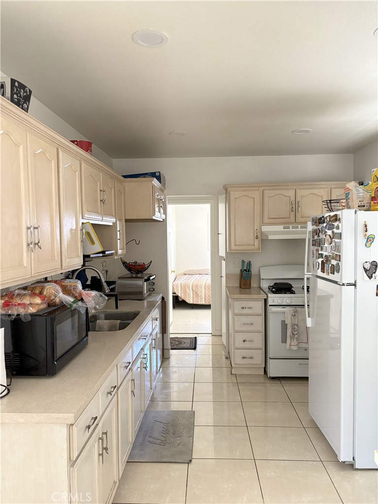 https://media.crmls.org/medias/d74d30ca-c30b-44be-b058-96be206a5a12.jpg?preset=X-Large