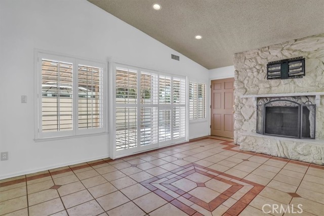 Detail Gallery Image 8 of 47 For 22311 Devonshire St #36,  Chatsworth,  CA 91311 - 3 Beds | 2 Baths