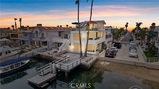 Detail Gallery Image 1 of 19 For 4210 River Ave, Newport Beach,  CA 92663 - 2 Beds | 3 Baths