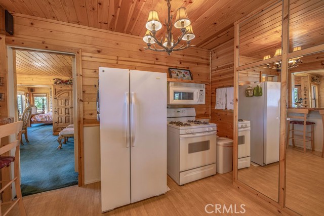 Detail Gallery Image 19 of 50 For 304 Big Bear Trail, Fawnskin,  CA 92333 - 3 Beds | 3 Baths