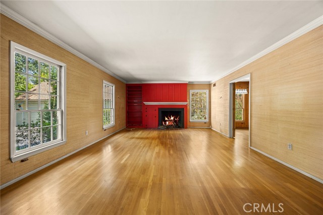 85 S San Rafael Avenue, Pasadena CA: https://media.crmls.org/medias/d74e606a-c7c5-481d-8949-df16f300626c.jpg