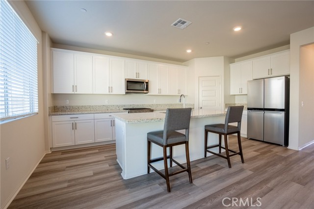 Detail Gallery Image 10 of 30 For 19536 Hanging Rock Rd., Lake Elsinore,  CA 92532 - 4 Beds | 3 Baths