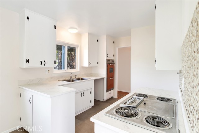 Detail Gallery Image 6 of 27 For 194 W Blaine St, Riverside,  CA 92507 - 4 Beds | 2 Baths