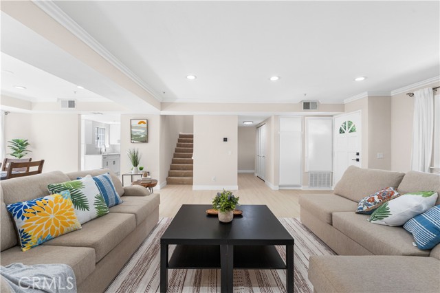 Detail Gallery Image 3 of 36 For 150 Diamond St #B,  Arcadia,  CA 91006 - 4 Beds | 2/1 Baths