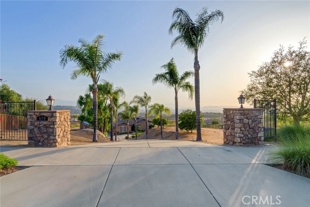 Detail Gallery Image 1 of 40 For 650 Crystal Mountain Cir, Riverside,  CA 92506 - 4 Beds | 3/1 Baths