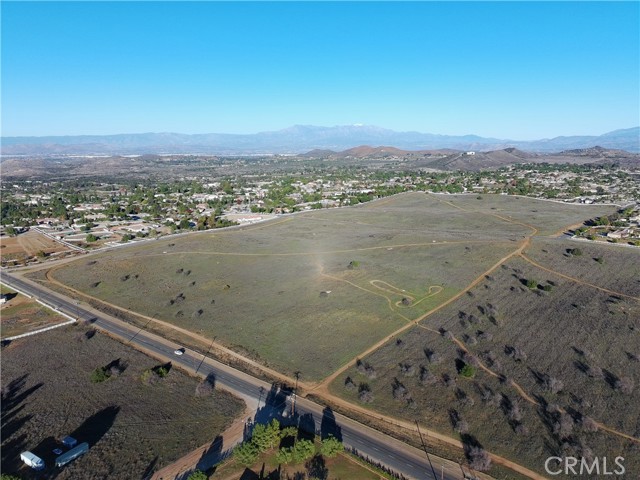 17409 El Mineral Road, Lake Mathews CA: https://media.crmls.org/medias/d752f8ed-d1d2-42db-b9b0-fecd0025bc21.jpg