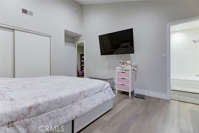 Detail Gallery Image 18 of 41 For 1881 Alpha Rd #17,  Glendale,  CA 91208 - 2 Beds | 3 Baths