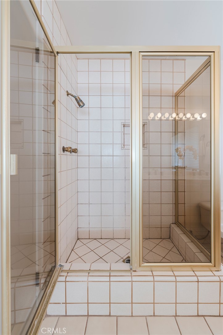 https://media.crmls.org/medias/d7535bfb-29f9-4bc8-bdf0-f5a74347129b.jpg?preset=X-Large