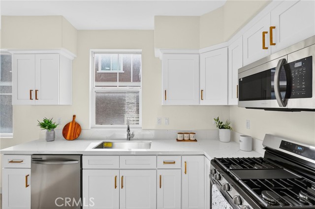 Detail Gallery Image 13 of 58 For 1960 Annandale Way, Pomona,  CA 91767 - 4 Beds | 2/1 Baths