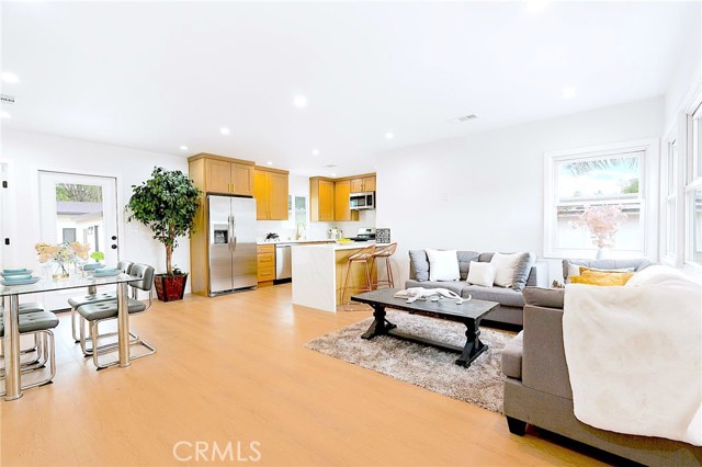 7538 Remmet Avenue, Canoga Park CA: https://media.crmls.org/medias/d7556f1c-5d9e-4242-8760-011036c6f8a2.jpg