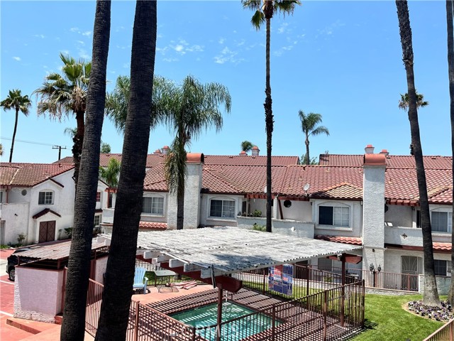 264 E Beverly Boulevard, Montebello CA: https://media.crmls.org/medias/d7560ace-53d4-4dee-93dd-8df96bc35695.jpg
