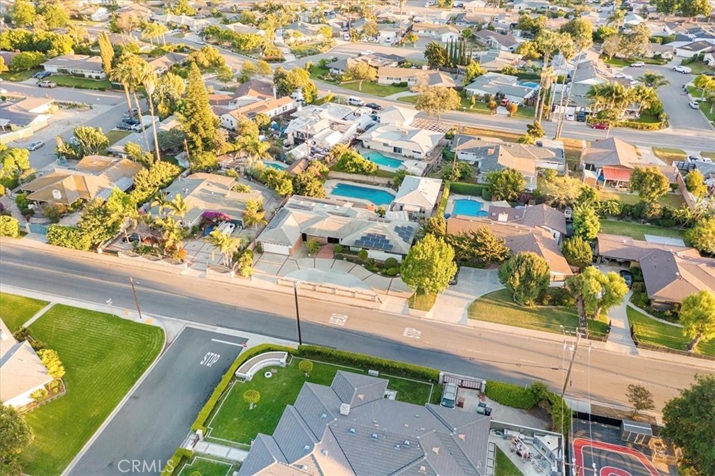 https://media.crmls.org/medias/d75692f2-3d46-4c70-9c1f-fc0ad769b610.jpg?preset=X-Large