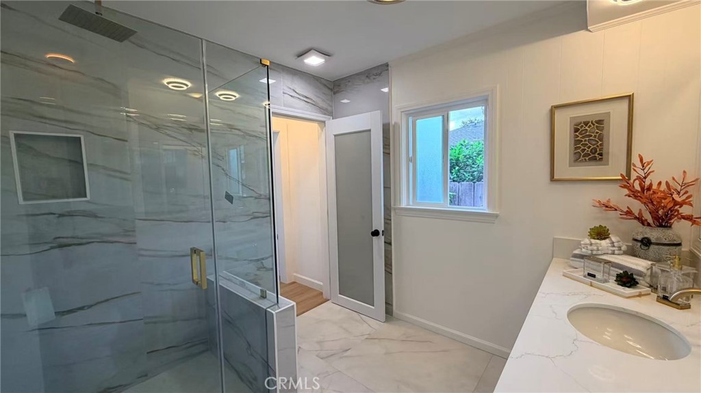 https://media.crmls.org/medias/d756dd46-7214-4ecf-a2d9-eda09385a39e.jpg?preset=X-Large