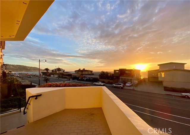 734 Esplanade, Redondo Beach, California 90277, 2 Bedrooms Bedrooms, ,1 BathroomBathrooms,Residential,For Sale,Esplanade,SB24234091