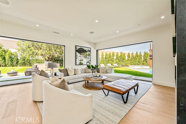 Detail Gallery Image 15 of 53 For 12415 Kling St, Studio City,  CA 91604 - 5 Beds | 6/1 Baths