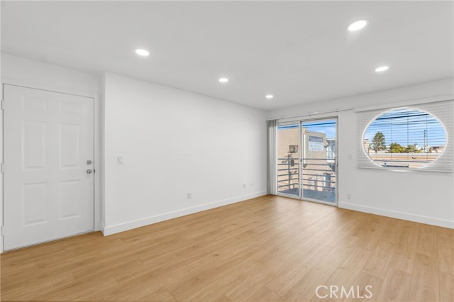 Detail Gallery Image 4 of 23 For 710 5th St, Hermosa Beach,  CA 90254 - 2 Beds | 2 Baths