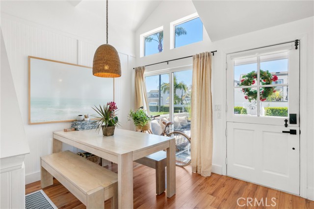 Detail Gallery Image 11 of 41 For 19 Beach Dr, Newport Beach,  CA 92663 - 2 Beds | 2 Baths