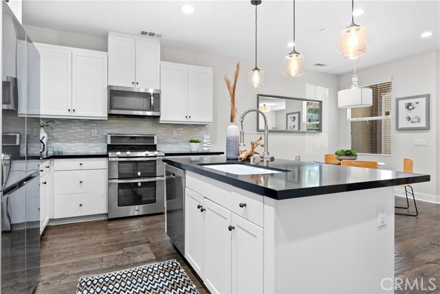 28 Sembrio Street, Rancho Mission Viejo CA: https://media.crmls.org/medias/d75a59fc-e85d-4f5f-8138-75572a918e45.jpg