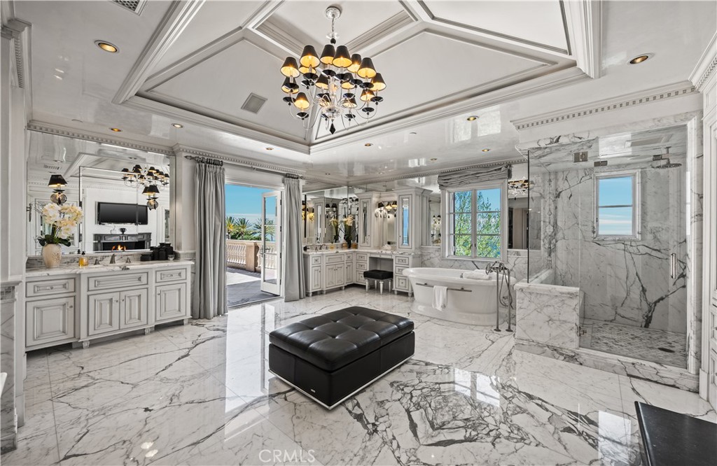 https://media.crmls.org/medias/d75ab696-d079-461c-8041-19d7c0bec45d.jpg?preset=X-Large