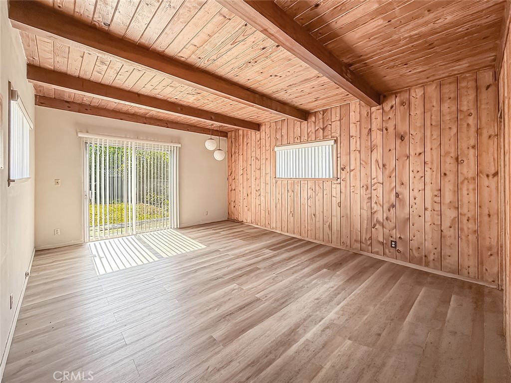 https://media.crmls.org/medias/d75b8070-6401-4c07-956b-bba7c9901c2f.jpg?preset=X-Large