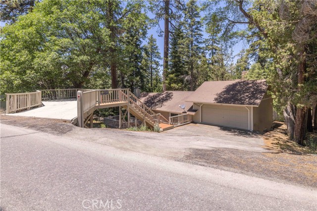 43133 Moonridge Rd, Big Bear CA: https://media.crmls.org/medias/d75b8782-f502-4fb7-bf62-42189a2f6261.jpg